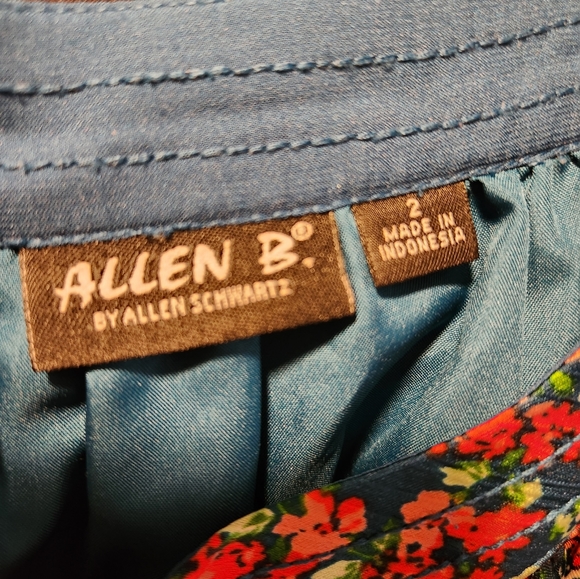 Floral dress, button up with tie, size 2 - Picture 2 of 2